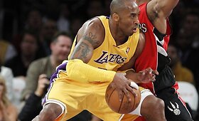 NBA čempionai namuose nugalėjo &bdquo;Raptors&ldquo; krep&scaron;ininkus