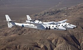 &bdquo;Virgin Galactic&ldquo; pilotuojamas erdvėlaivis sėkmingai baigė pirmąjį bandomąjį skrydį