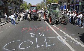 Paryžiuje protesto akciją surengė traktoriais atriedėję ūkininkai