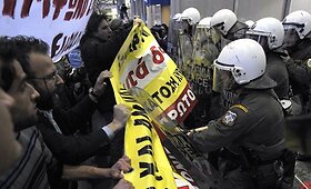 Atėnuose policija susirėmė su demonstrantais 