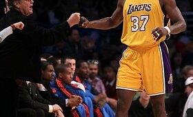 Los Andželo &bdquo;Lakers&ldquo; krep&scaron;ininkus palaiko Holivudo žvaigždės