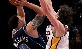 NBA čempionai pergalingai pradėjo Vakarų konferencijos pusfinalio seriją