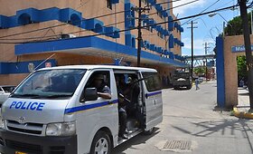 Jamaikoje per saugumo pajėgų reidą prie&scaron; narkotikų baroną žuvo taikių žmonių