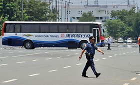 Filipinuose buvęs policininkas paėmė įkaitais autobusu važiavusius turistus