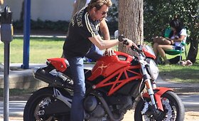 Johnny Hallyday laisvalaikį leidžia su &scaron;eima