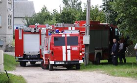Klaipėdoje blokas prispaudė du vyrus