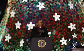 &Scaron;v.Kalėdų eglę netoli Baltųjų rūmų įžiebė Baracko Obamos &scaron;eima