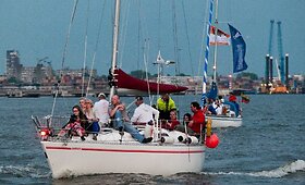 Kur&scaron;ių marias papuo&scaron;ė naktinis laivų paradas