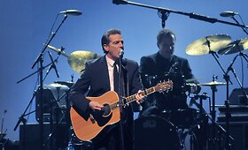 Mirė grupės &bdquo;The Eagles&ldquo; įkūrėjas ir gitaristas Glennas Frey