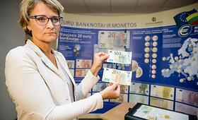 Lietuvos bankas paskelbė kaip atrodys naujieji 100 ir 200 eurų banknotai