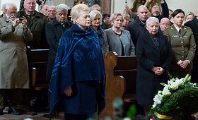 Valstybės vadovai pagerbė Adolfo Ramanausko-Vanago atminimą