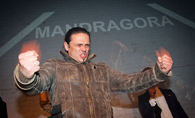 Skaudus &bdquo;Mandragoros&ldquo; lyderio skrydis nuo scenos