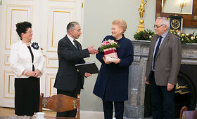 Prezidentė priėmė Lietuvos pensininkų sąjungos &bdquo;Bočiai&ldquo; apdovanojimą