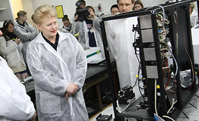 Prezidentės Dalios Grybauskaitės vizitas lazerių gamykloje &bdquo;Ekspla&ldquo; 