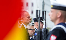 Gitanas Nausėda padėjo vainikus prie Nežinomo kareivio kapo ir paminklo aviakatastrofos Smolenske aukoms atminti