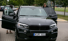 Lietuvos rinktinės krep&scaron;ininkų automobiliai
