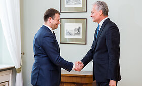 Prezidentas susitiko su laikinai pareigas einančiu finansų ministru V. &Scaron;apoka
