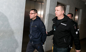 Į teismą atvestas jaunuolio nužudymu sostinėje įtariamas vyras