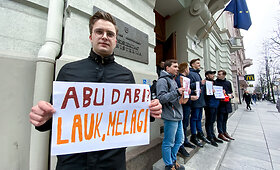Protestas prie Susisiekimo ministerijos