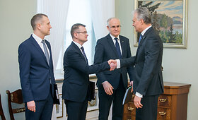 Prezidentas susitiko su &scaron;vietimo, mokslo ir sporto ministru, valstybės kontrolieriumi ir Specialiųjų tyrimų tarnybos direktoriaus pavaduotoju