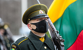 Lietuvos kariuomenės pajėgų vėliavų pakėlimo ceremonija Lietuvos didžiojo kunigaik&scaron;čio Gedimino &scaron;tabo batalione