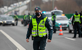 Policijos postas prie i&scaron;važiavimo i&scaron; Vilniaus