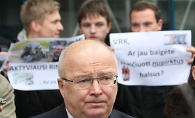 Jaunimo akcija prie Vyriausiosios rinkimų komisijos pastato