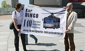 Prie Vilniaus savivaldybės prie&scaron; vie&scaron;ojo transporto pertvarką piketavo grupelė profsąjungų atstovų