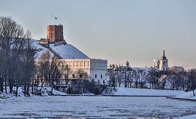 Vilniuje žiemi&scaron;ką peizažą pie&scaron;ia &scaron;altis, sniegas ir saulė