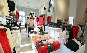 Žvilgsnis į dar neatidarytą H&M prekybos centre GO9