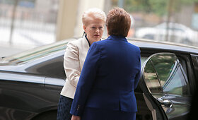 Antrai kadencijai perrinktai prezidentei Daliai Grybauskaitei įteiktas pažymėjimas