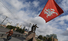 Sovietinės skulptūros ant Vilniaus Žaliojo tilto