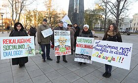 Lietuvos auk&scaron;tųjų mokyklų profesinių sąjungų susivienijimo piketas Vilniuje