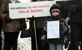 Piketas prie Vyriausybės dėl kiaulių ūkių steigimo