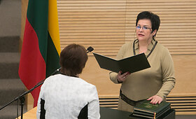 Seime prisiekė naujoji &scaron;vietimo ir mokslo ministrė Audronė Pitrėnienė