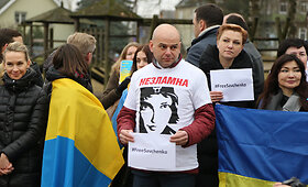 Mitingas prie Rusijos ambasados dėl Ukrainos pilotės Nadijos Savčenko