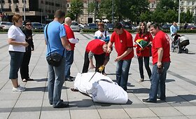 Vilniaus Kadedros aik&scaron;tėje rekodinio dydžio kraujo donorų plakatas