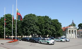 Atsisveikinti su A.Brazausku atvyko užsienio valstybių atstovai
