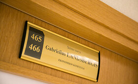 Gabrielius Landsbergis į Seimą atsivežė savo baldus
