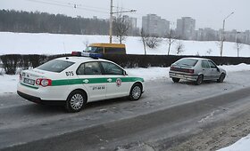 Apvirto policijos stabdomas automobilis