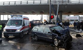 Vaikų gelbėti Vilniuje skubėdami policijos patruliai pateko į avariją