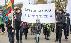 Panerių memoriale de&scaron;imtąjį kartą vyko Gyvųjų mar&scaron;o procesija