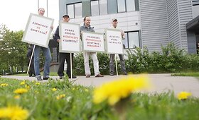 Žirmūnų gyventojai sukilo prie&scaron; saulės elementų gamyklą