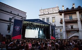 Baletas &bdquo;Radio and Juliet&ldquo; Valdovų rūmų kieme