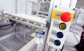 Atidaryta lietuvi&scaron;ka industrinė saulės modulių surinkimo linija