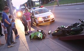 Vilniuje automobilio ir motociklo avarija