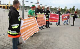 Ugniagesiai protestavo krep&scaron;inio varžybų pa&scaron;onėje
