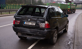 Po BMW ir sunkvežimio susidūrimo sostinėje medikų pagalbos prireikė nė&scaron;čiai keleivei