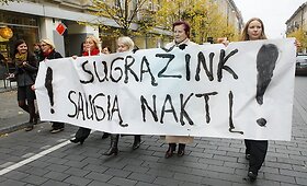 Vilniuje vyko eitynės prie&scaron; smurtą &bdquo;Grąžink saugią naktį&ldquo;