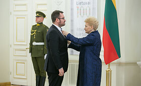 Prezidentė įteikė Valstybės apdovanojimus